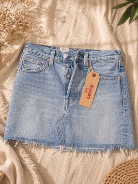 Women’s Levi’s jean skirt size 24